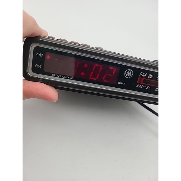 Vintage GE 7-4612B Digital Alarm Clock Radio General Electric Tested Works - Picture 2 of 8